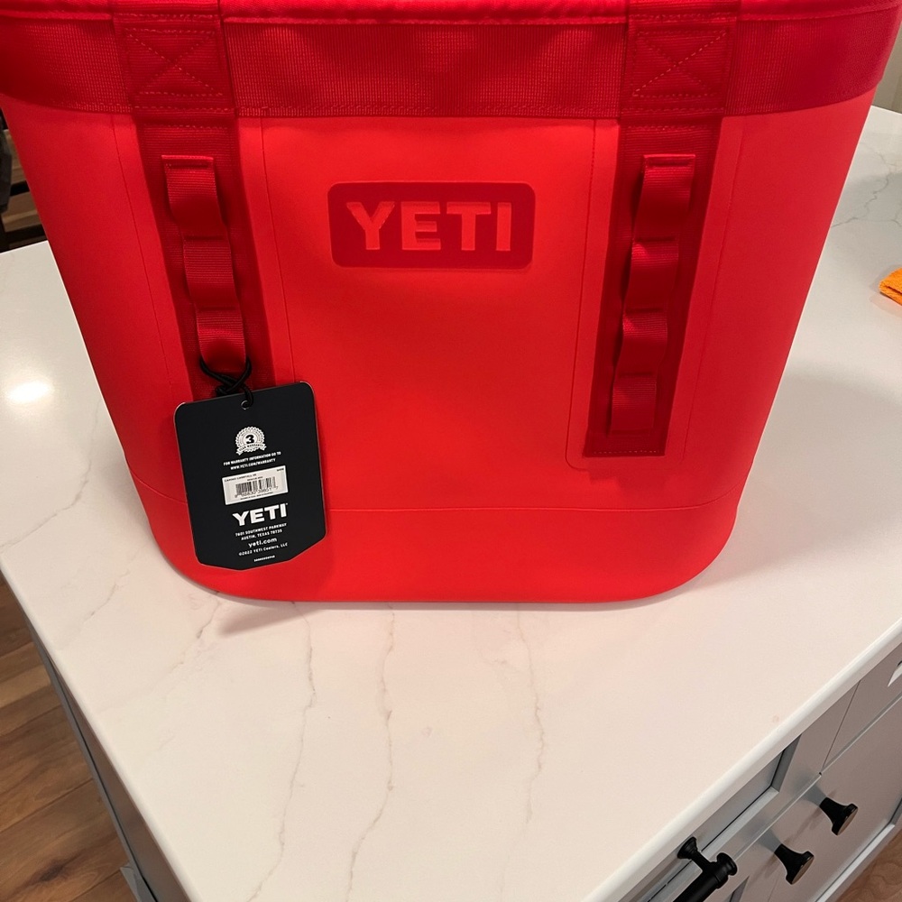 YETI Camino Carryall 35 Rescue Red New With Tags